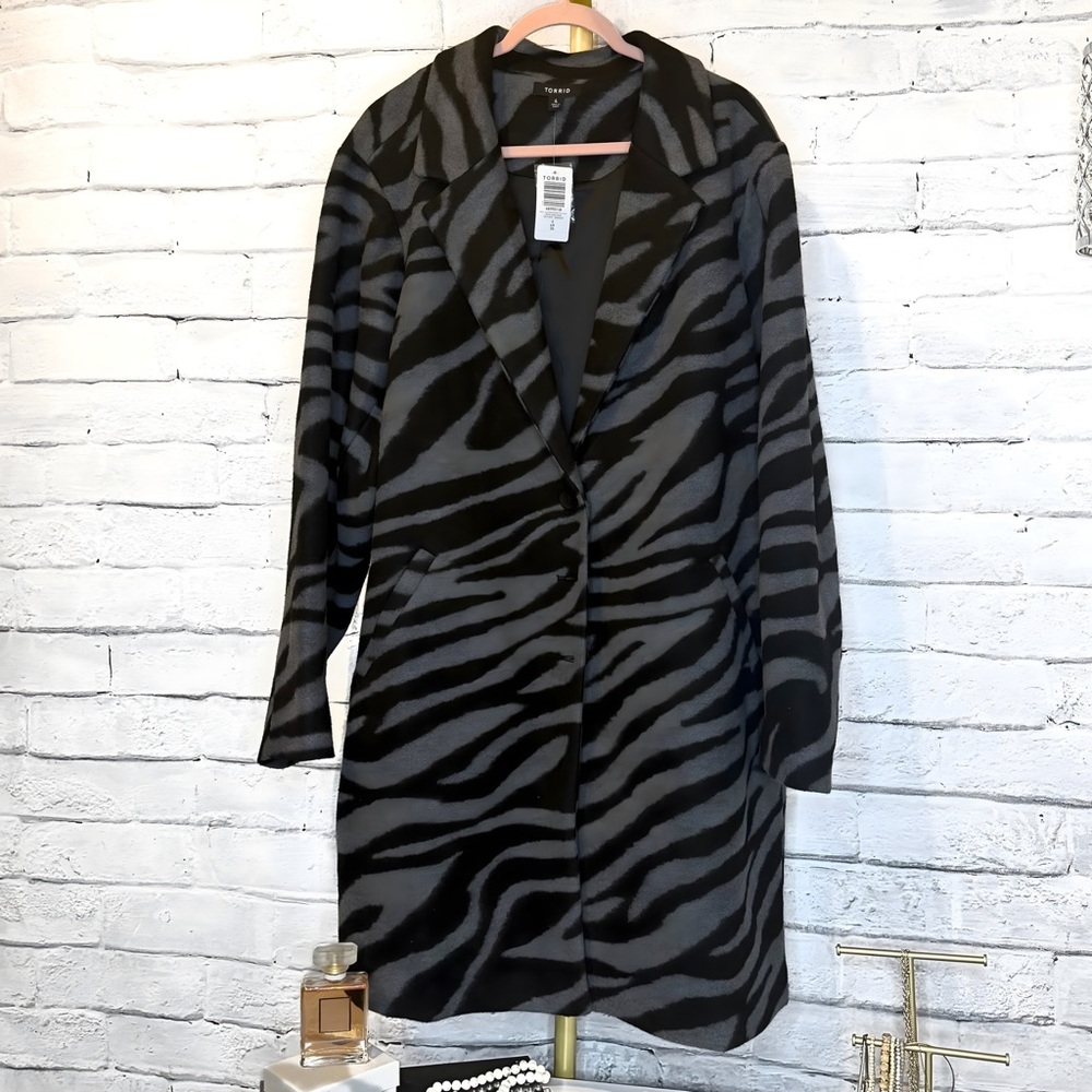 NWT Torrid Black and Gray Zebra Print Coat 4X Sz 26W